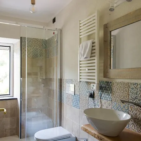 Olivenere 拉瓦尼亚