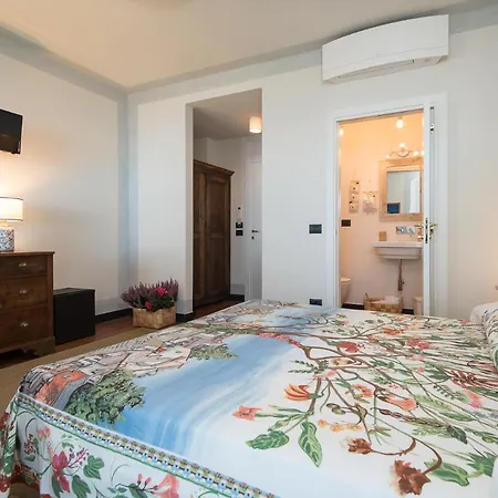 Olivenere 拉瓦尼亚