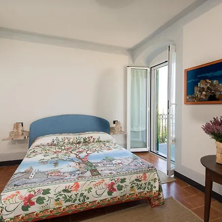 Olivenere 拉瓦尼亚