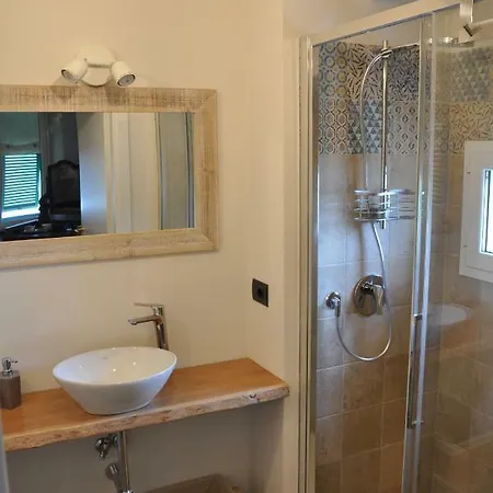 Olivenere 拉瓦尼亚