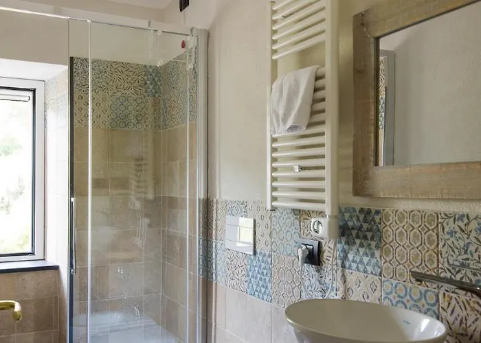 Olivenere לאווניה